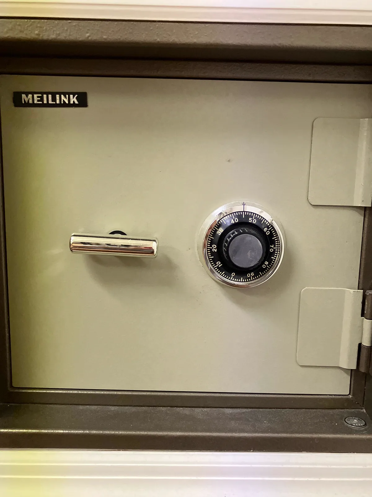 Combination dial and handle on an older Meilink fire safe
